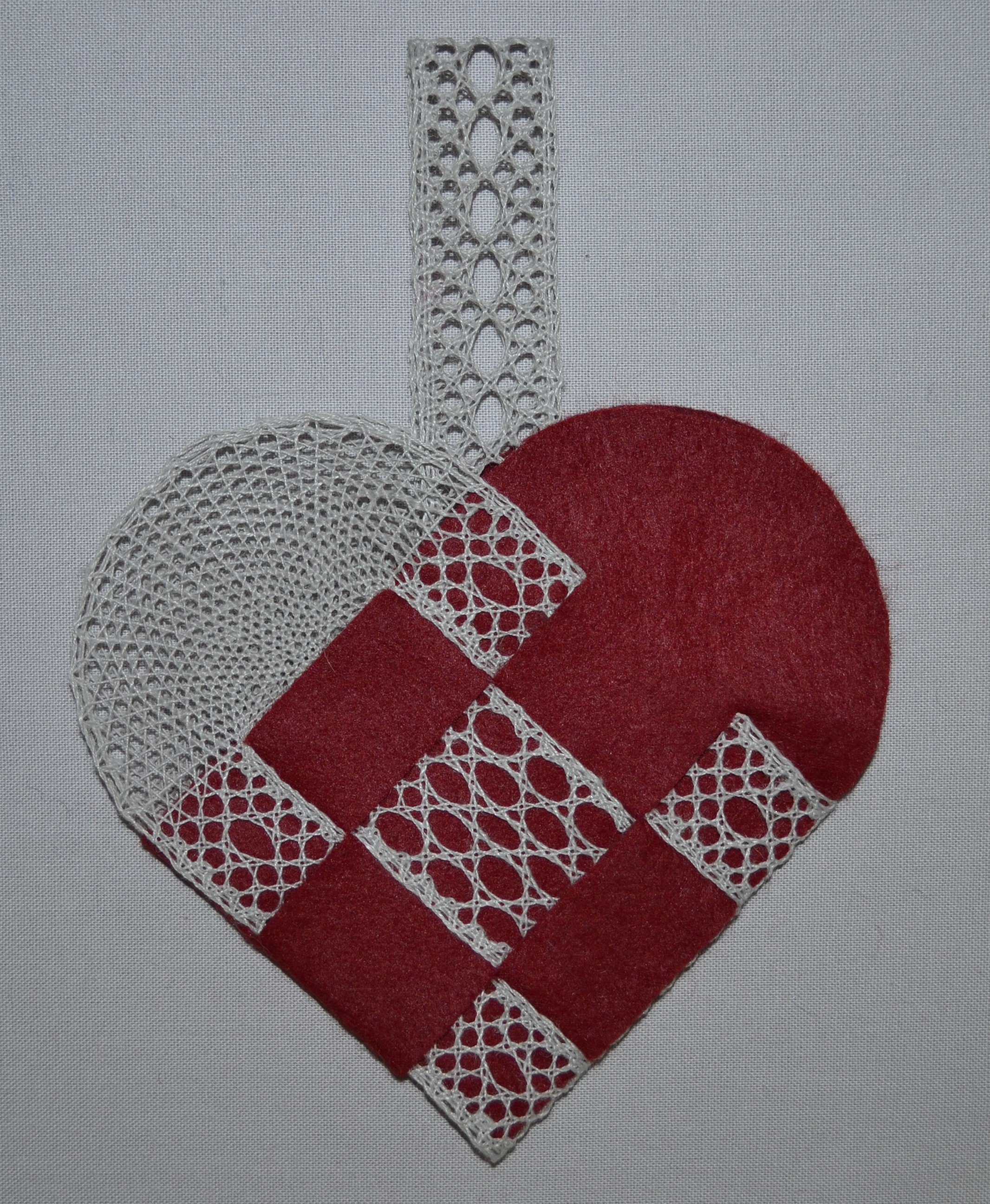 Bobbin lace, Paper hearts, Lace making